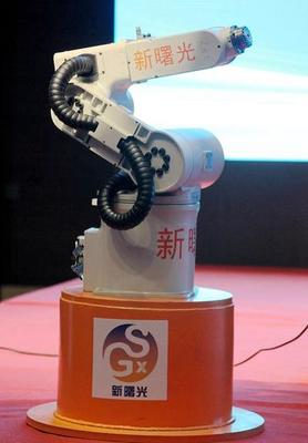 山东首个自主研发机器人品牌“新曙光”亮相展示